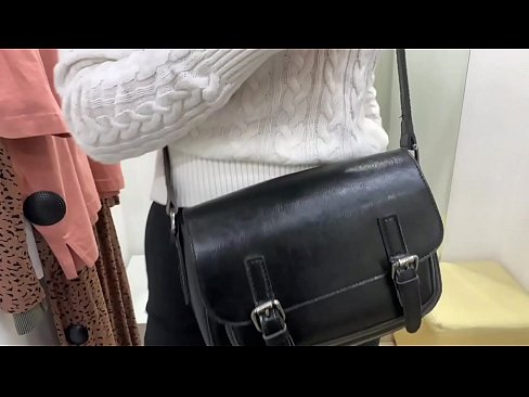 ❤️ Јавна мастурбација на младата кучка FeralBerry со дилдо во фитинг просторијата ️ Анално порно на порно mk.myteporn.ru